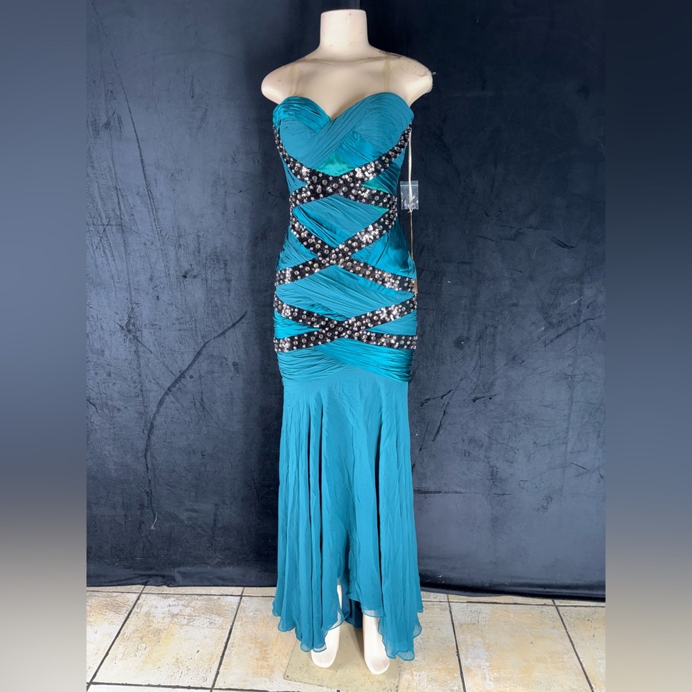 Elegant Teal Strapless Evening Gown by Mandalay